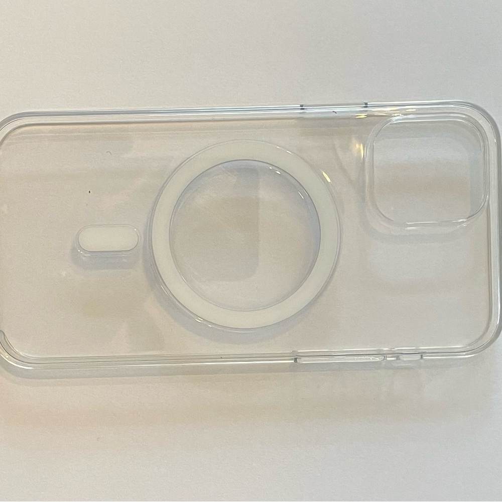 iPhone 12/12Pro Clear MagSafe Case (Apple) BARELY USED for one week. Like New